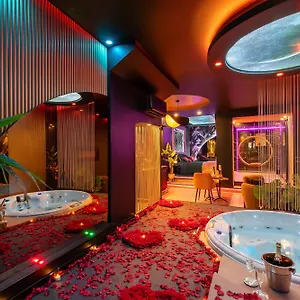 https://insolite-spa-privatif-suite-toile.midi-pyreneeshotels.com